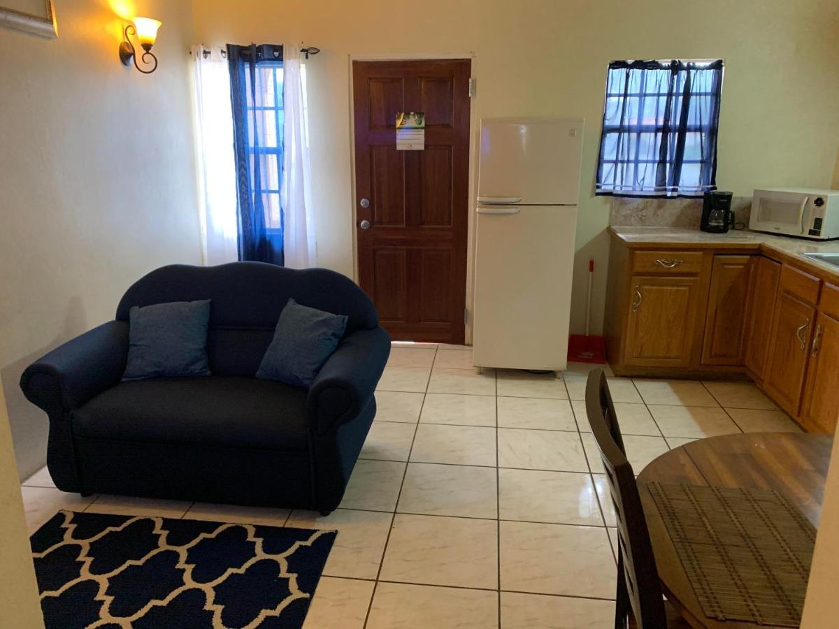 Connie'S Comfort Suites St. John's Luaran gambar