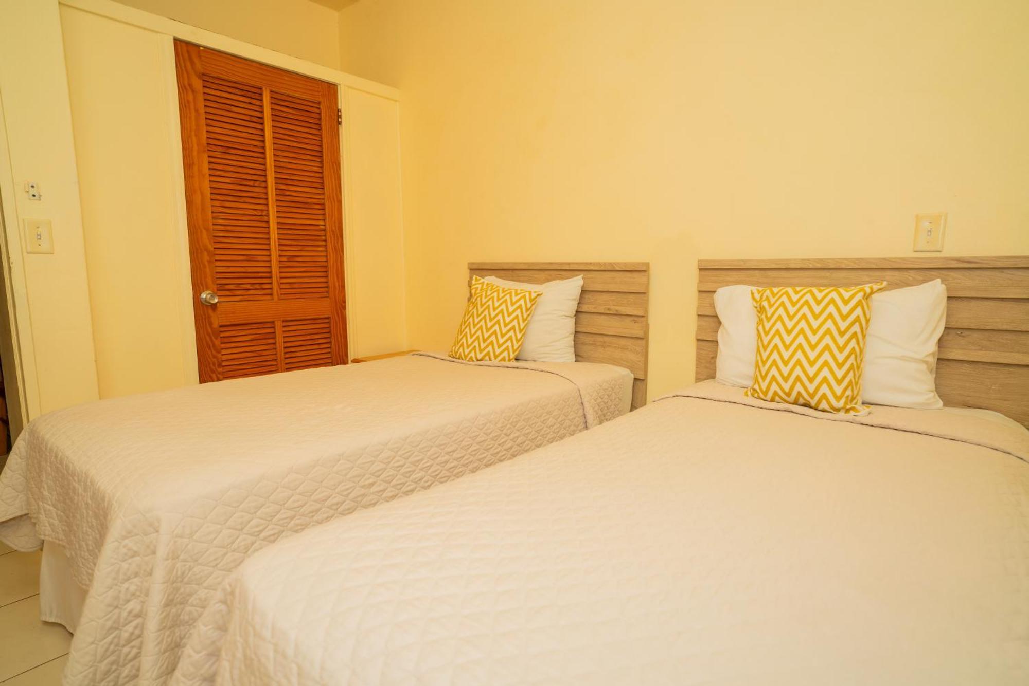 Connie'S Comfort Suites St. John's Luaran gambar