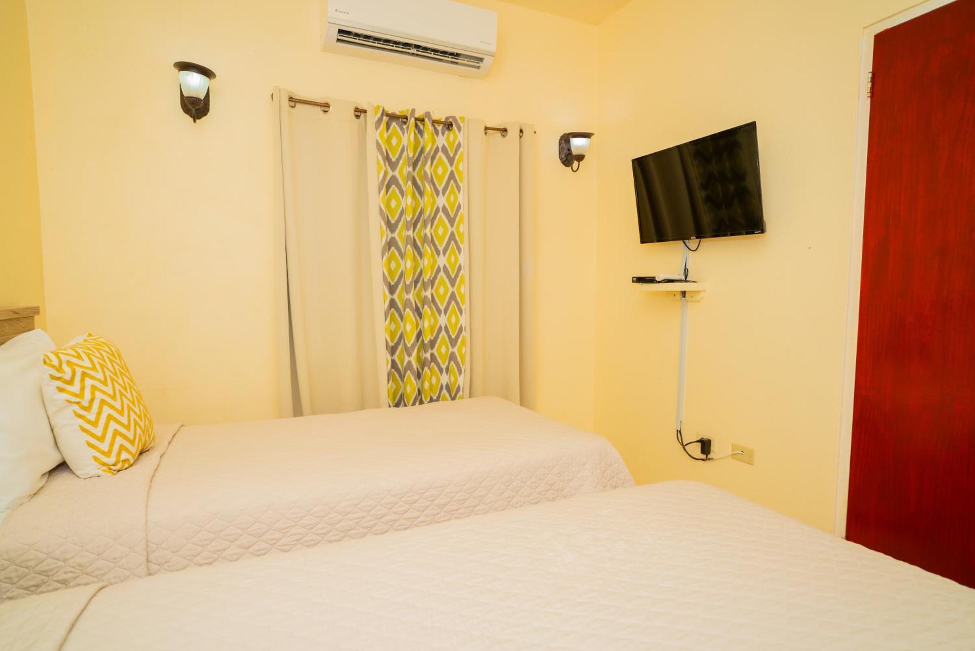 Connie'S Comfort Suites St. John's Luaran gambar