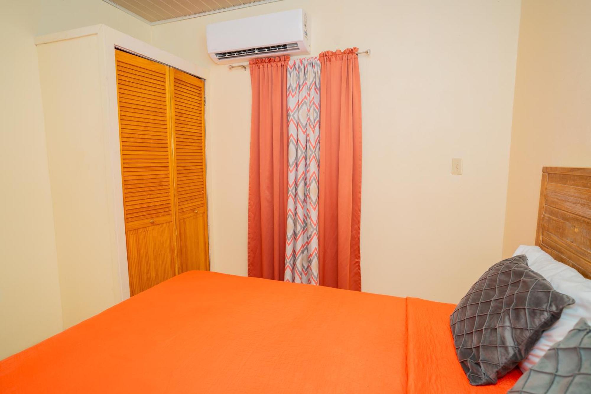 Connie'S Comfort Suites St. John's Luaran gambar
