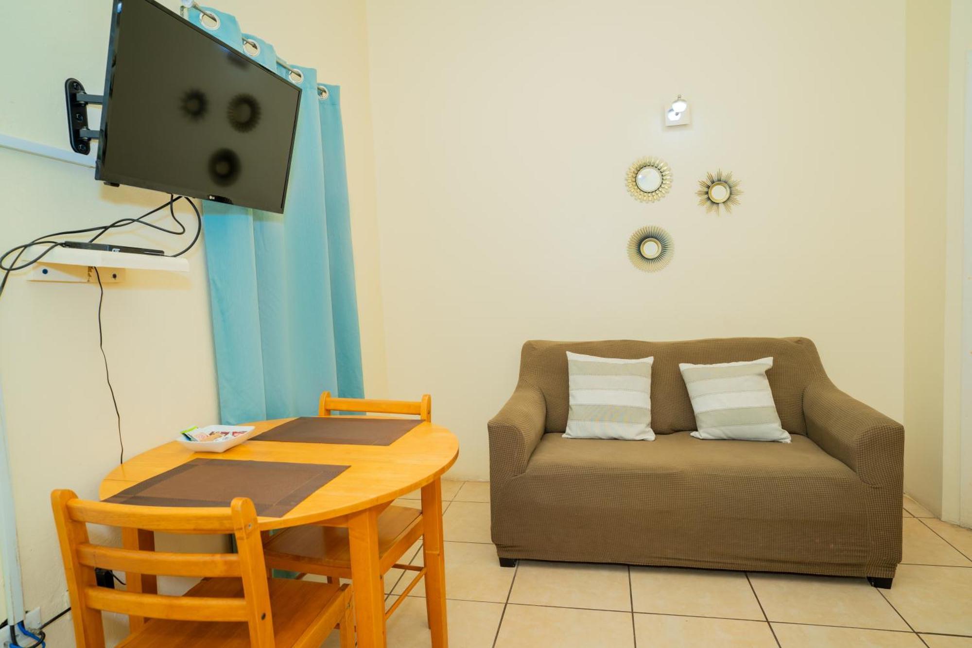 Connie'S Comfort Suites St. John's Luaran gambar