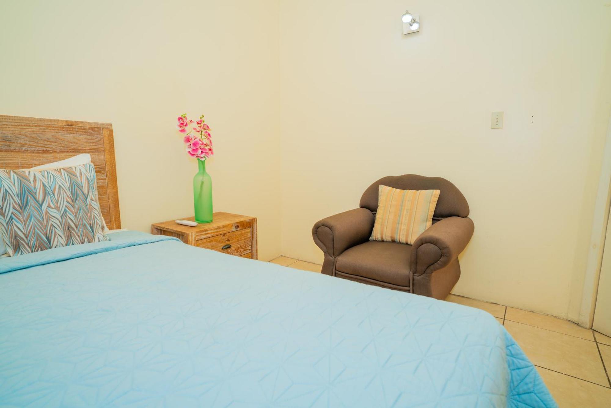 Connie'S Comfort Suites St. John's Luaran gambar