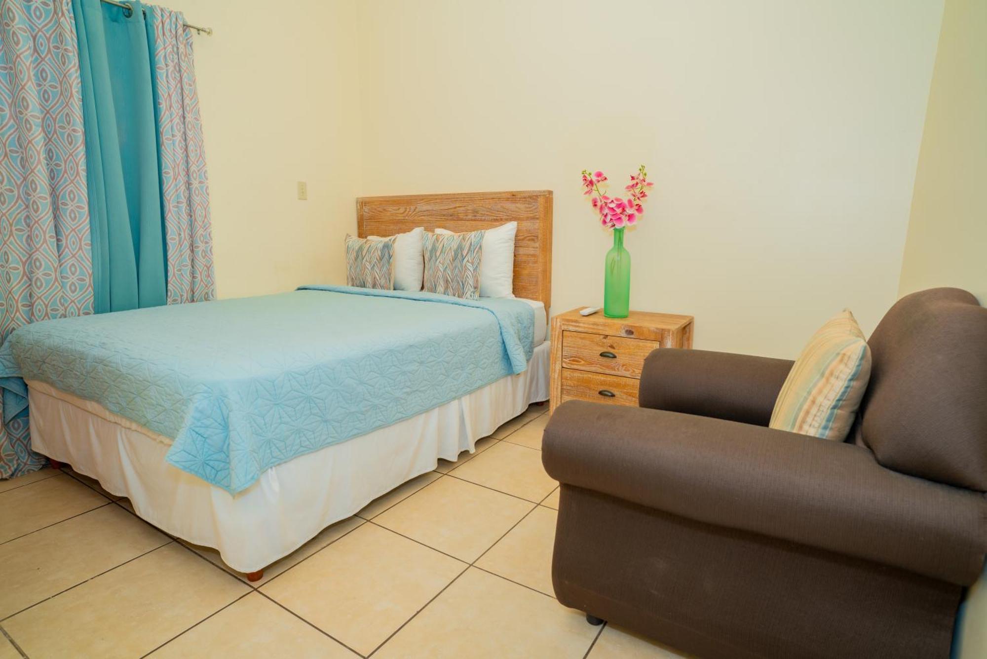 Connie'S Comfort Suites St. John's Luaran gambar