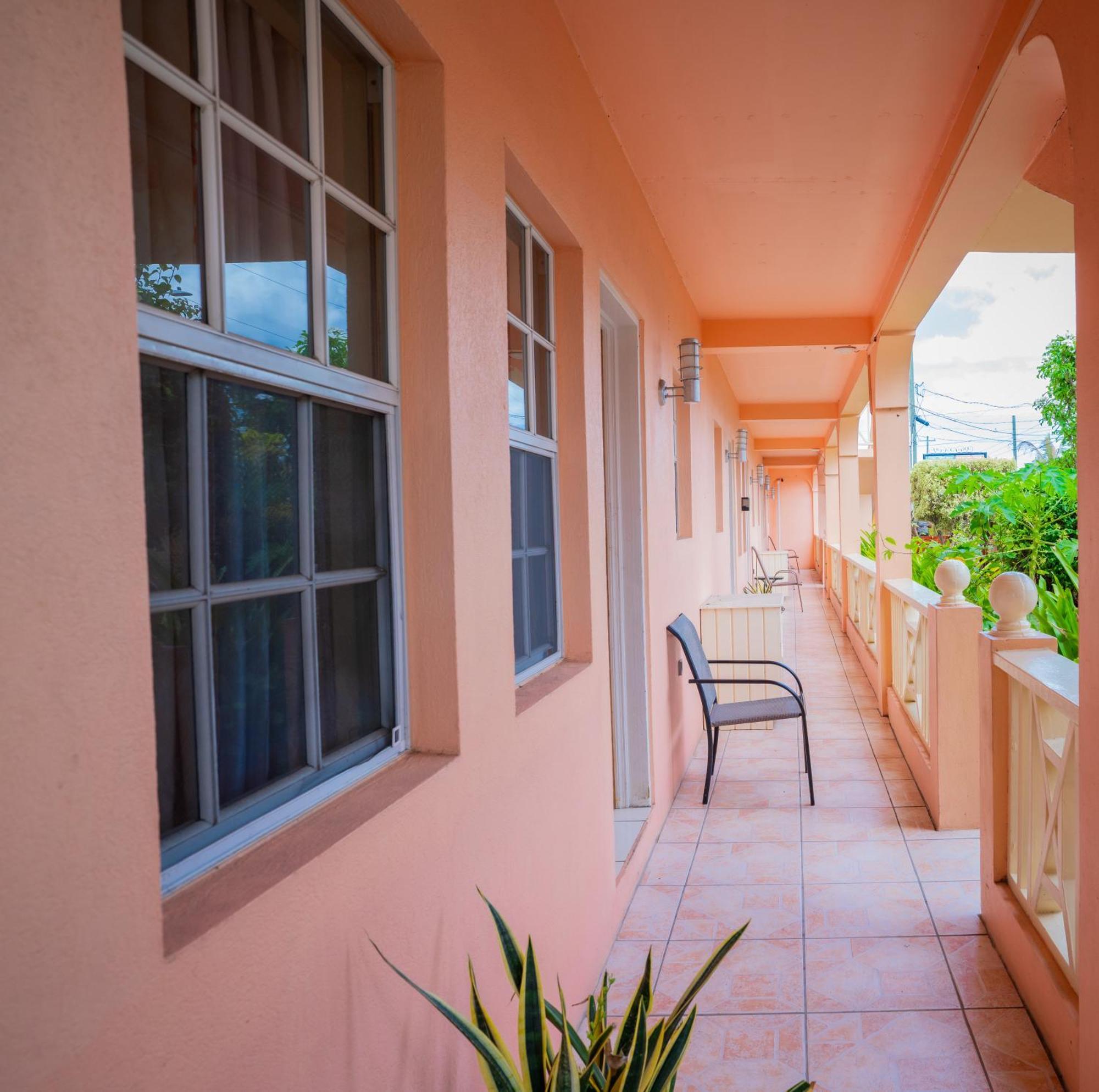 Connie'S Comfort Suites St. John's Luaran gambar