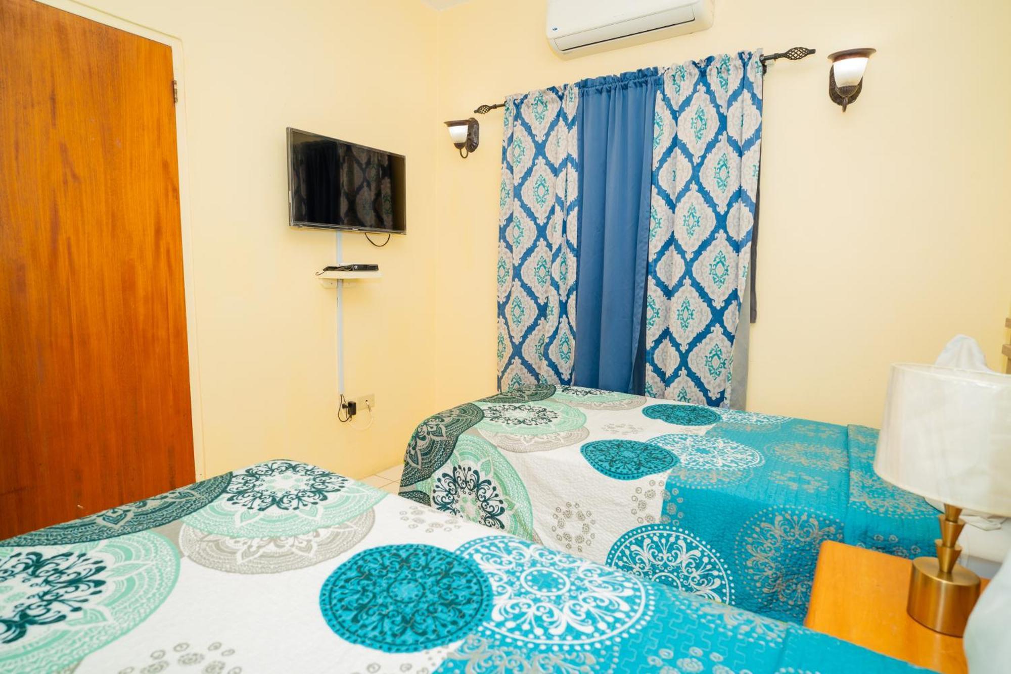 Connie'S Comfort Suites St. John's Luaran gambar