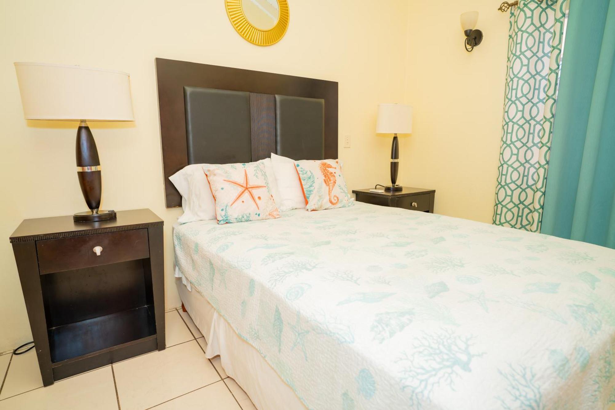 Connie'S Comfort Suites St. John's Luaran gambar