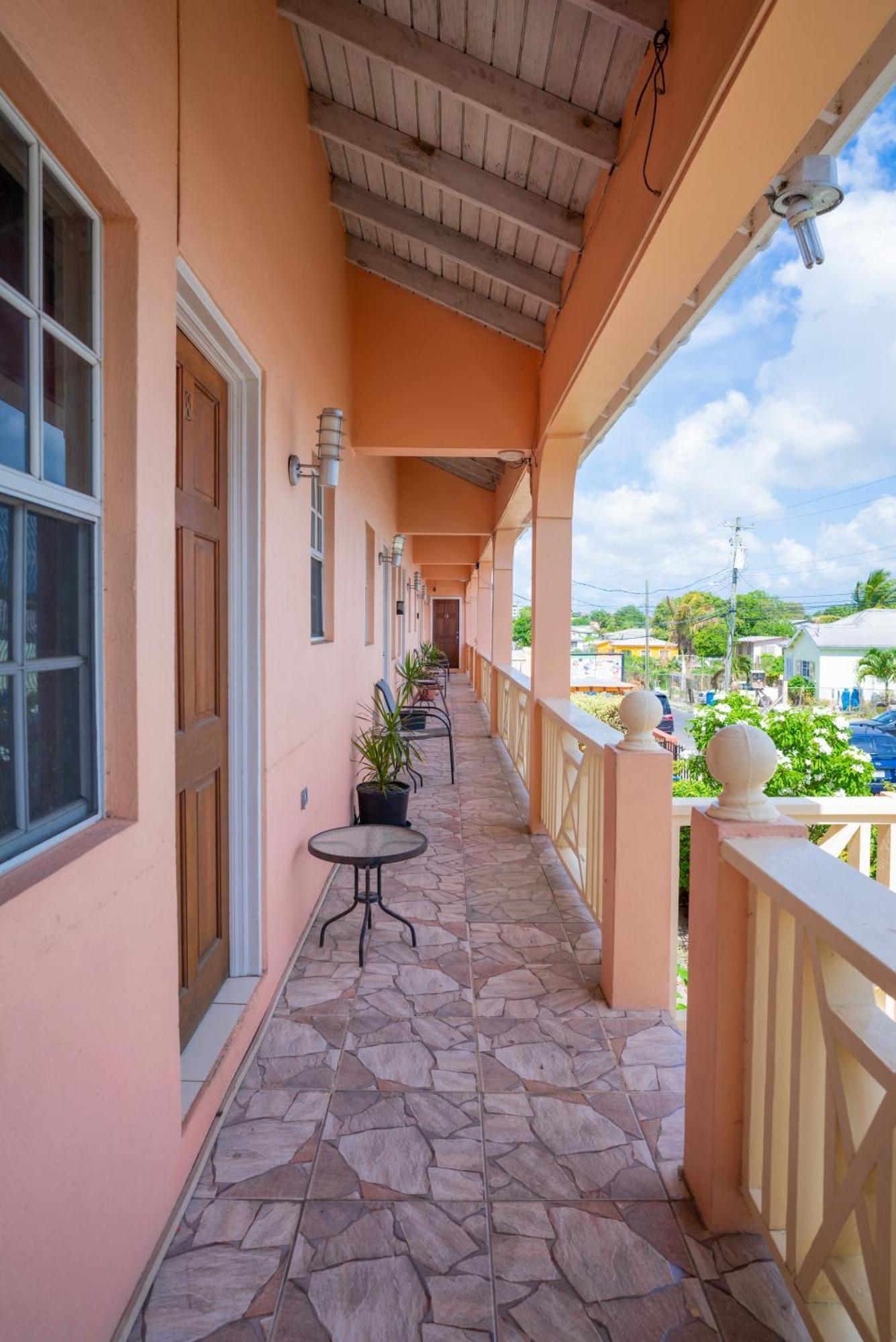 Connie'S Comfort Suites St. John's Luaran gambar