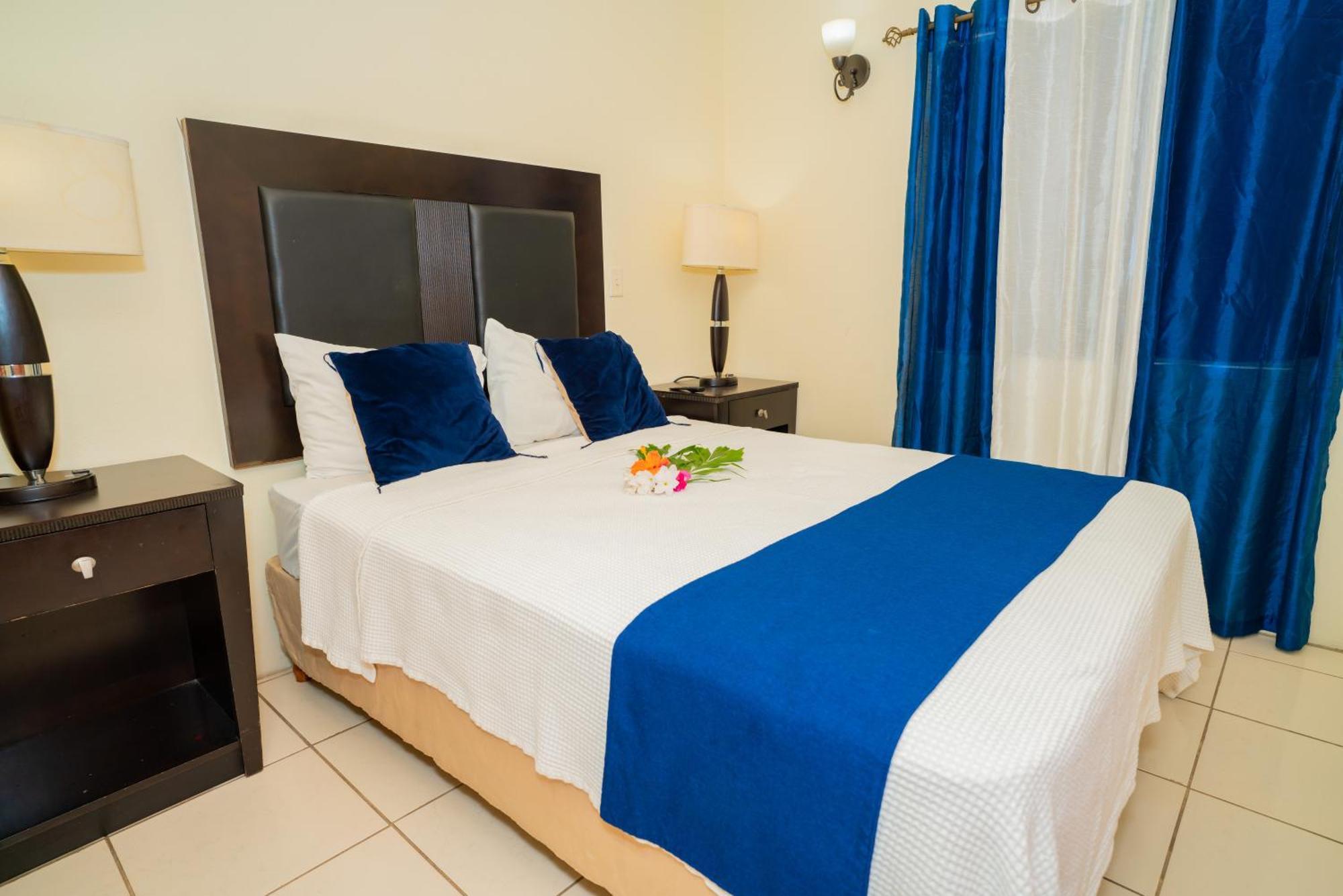 Connie'S Comfort Suites St. John's Luaran gambar