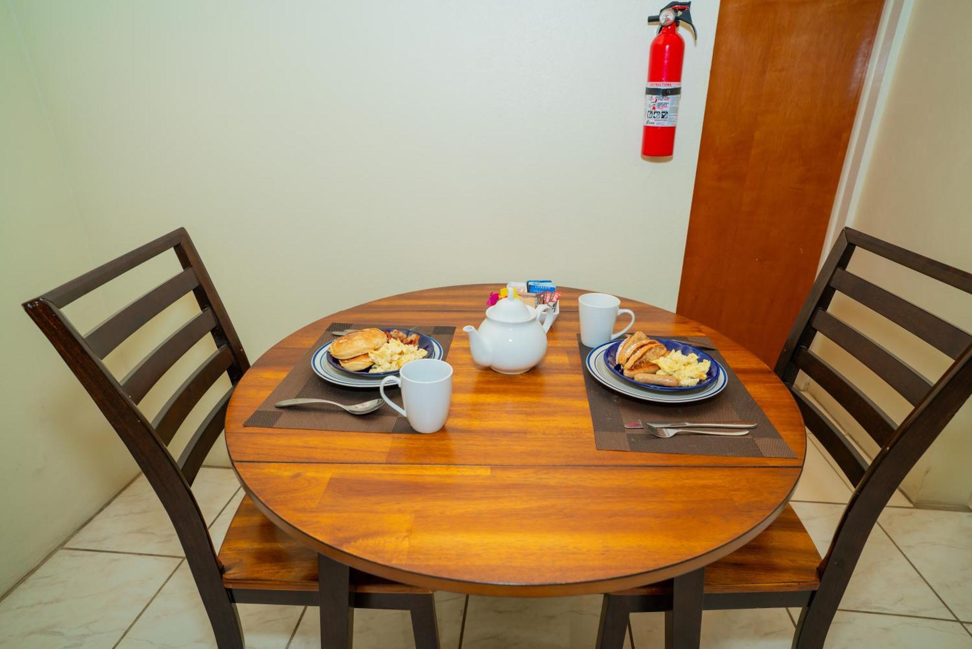 Connie'S Comfort Suites St. John's Luaran gambar
