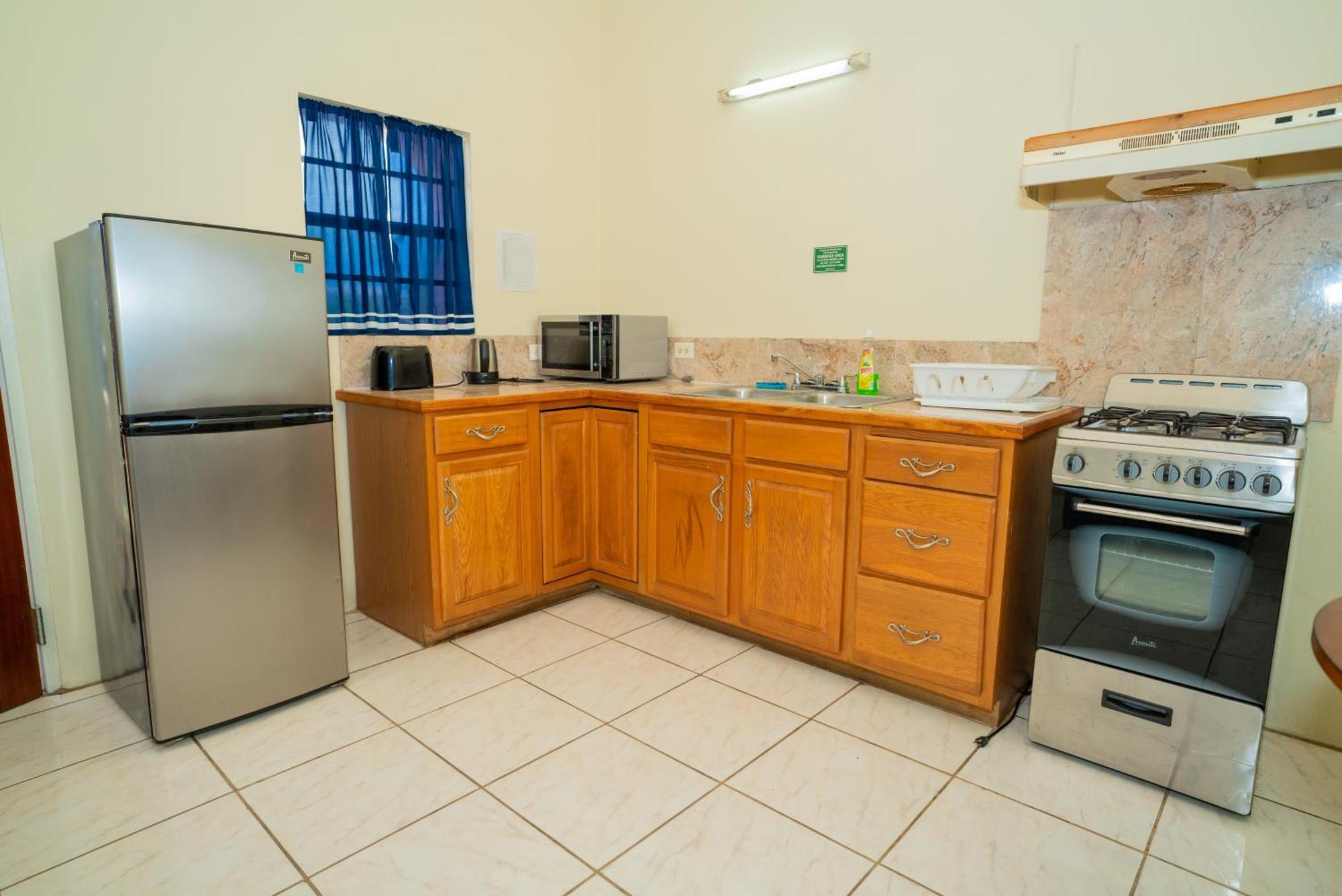 Connie'S Comfort Suites St. John's Luaran gambar