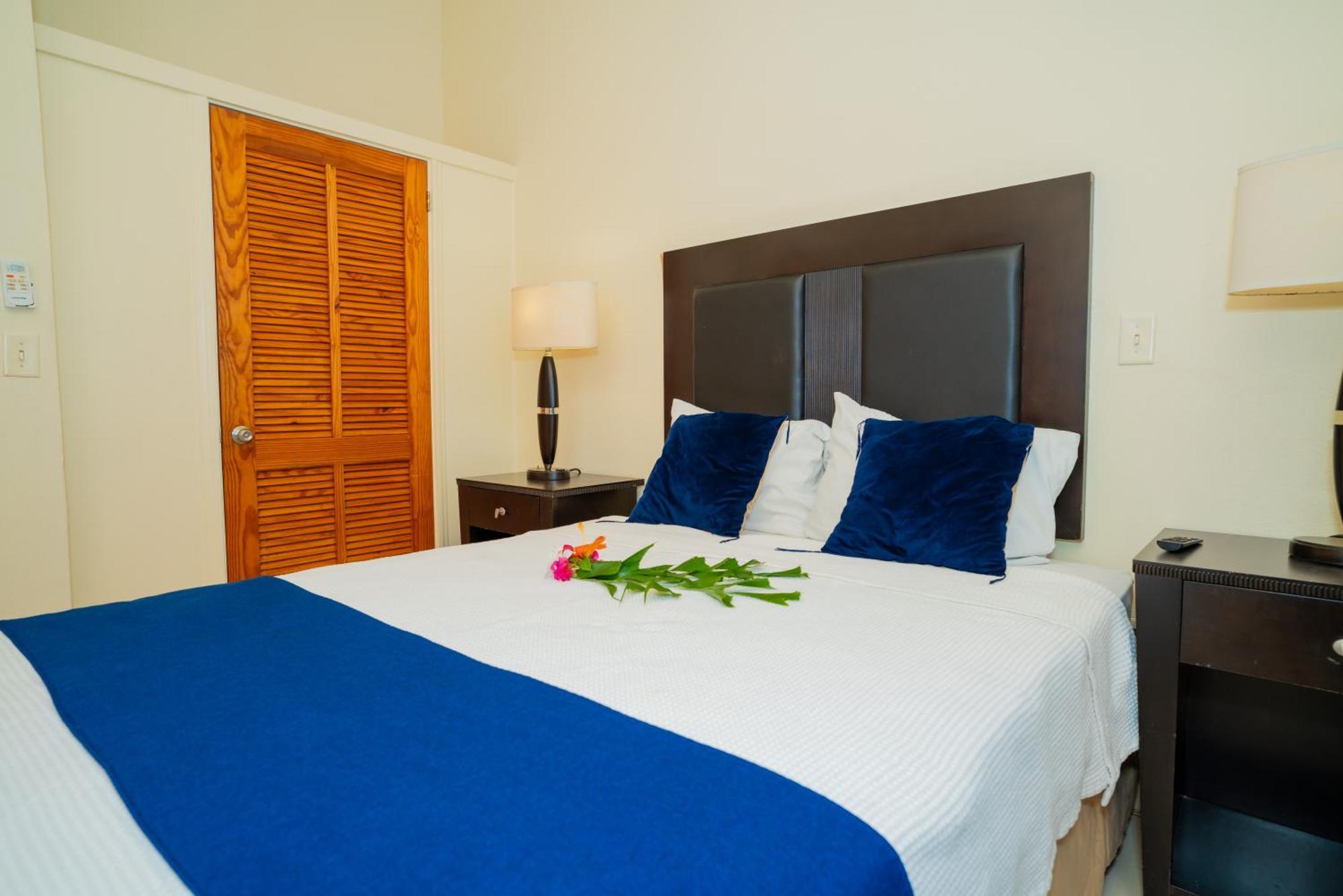 Connie'S Comfort Suites St. John's Luaran gambar