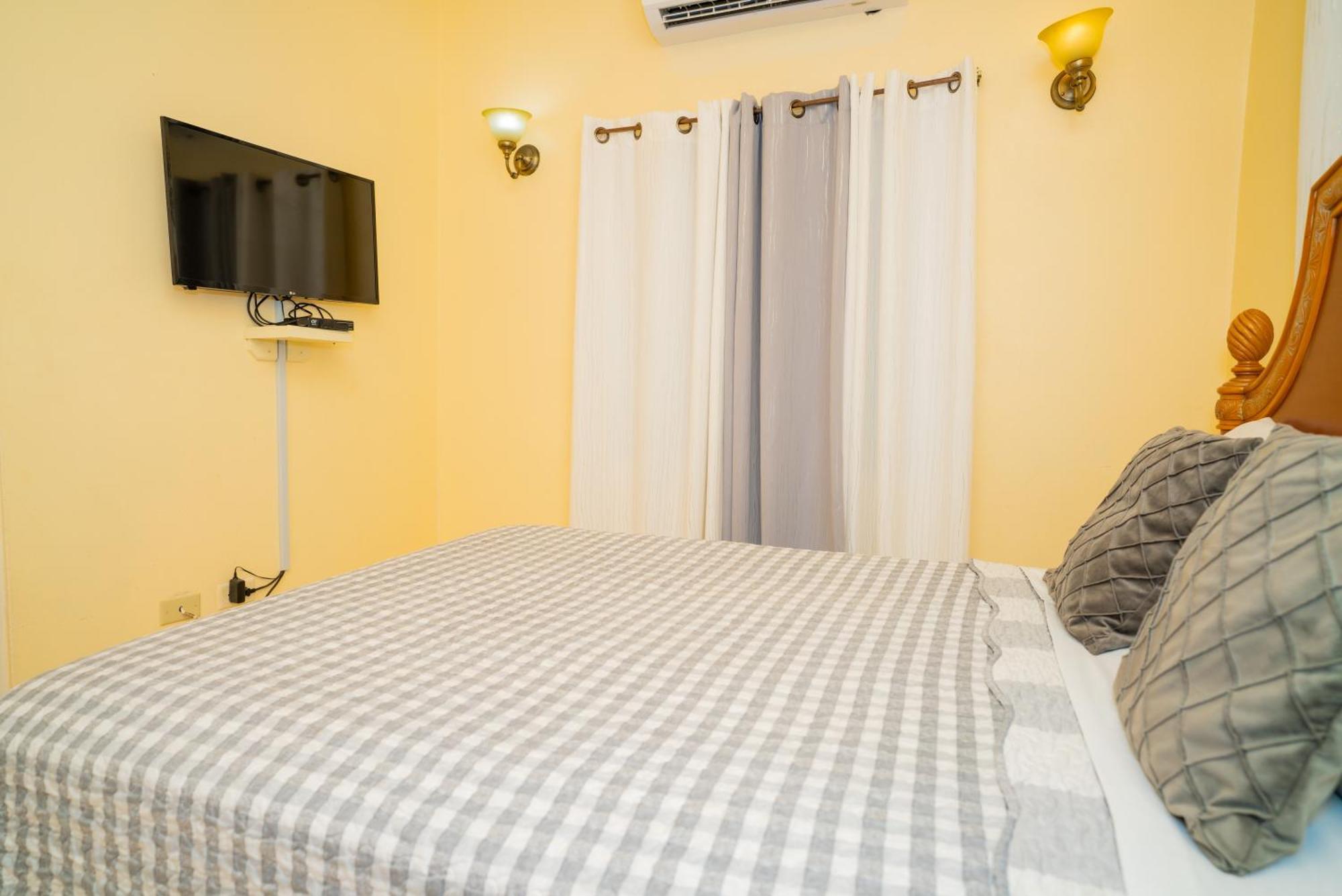 Connie'S Comfort Suites St. John's Luaran gambar