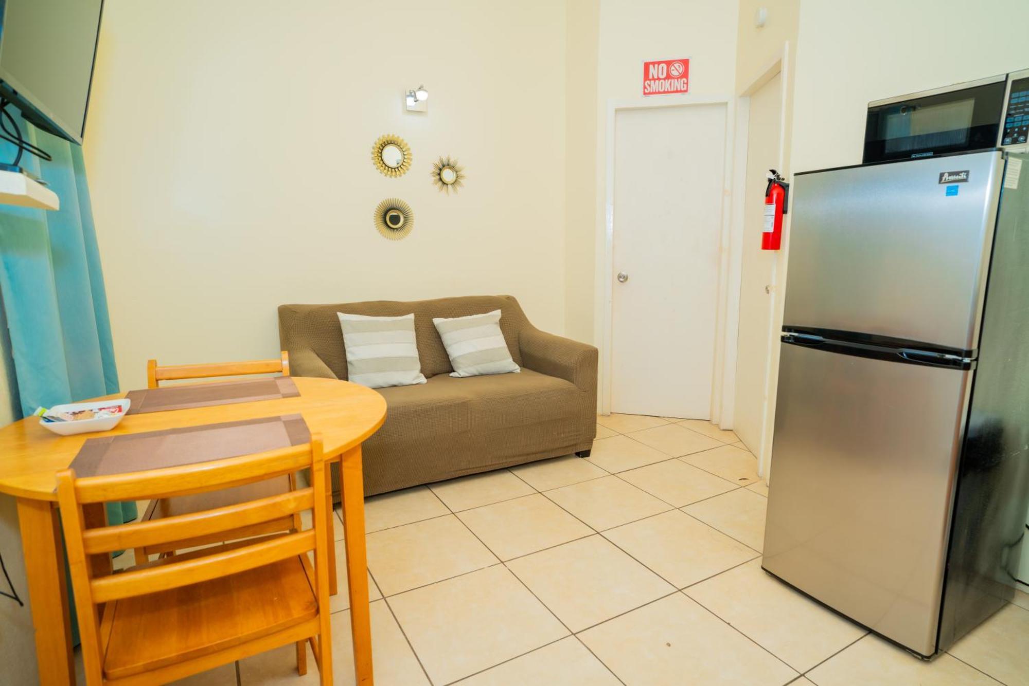 Connie'S Comfort Suites St. John's Luaran gambar