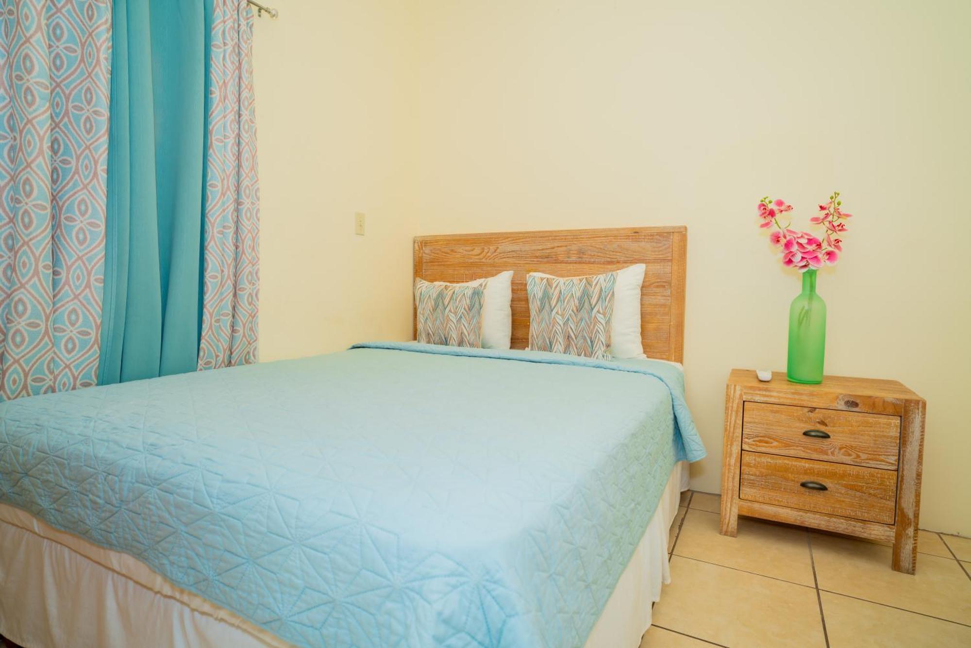 Connie'S Comfort Suites St. John's Luaran gambar