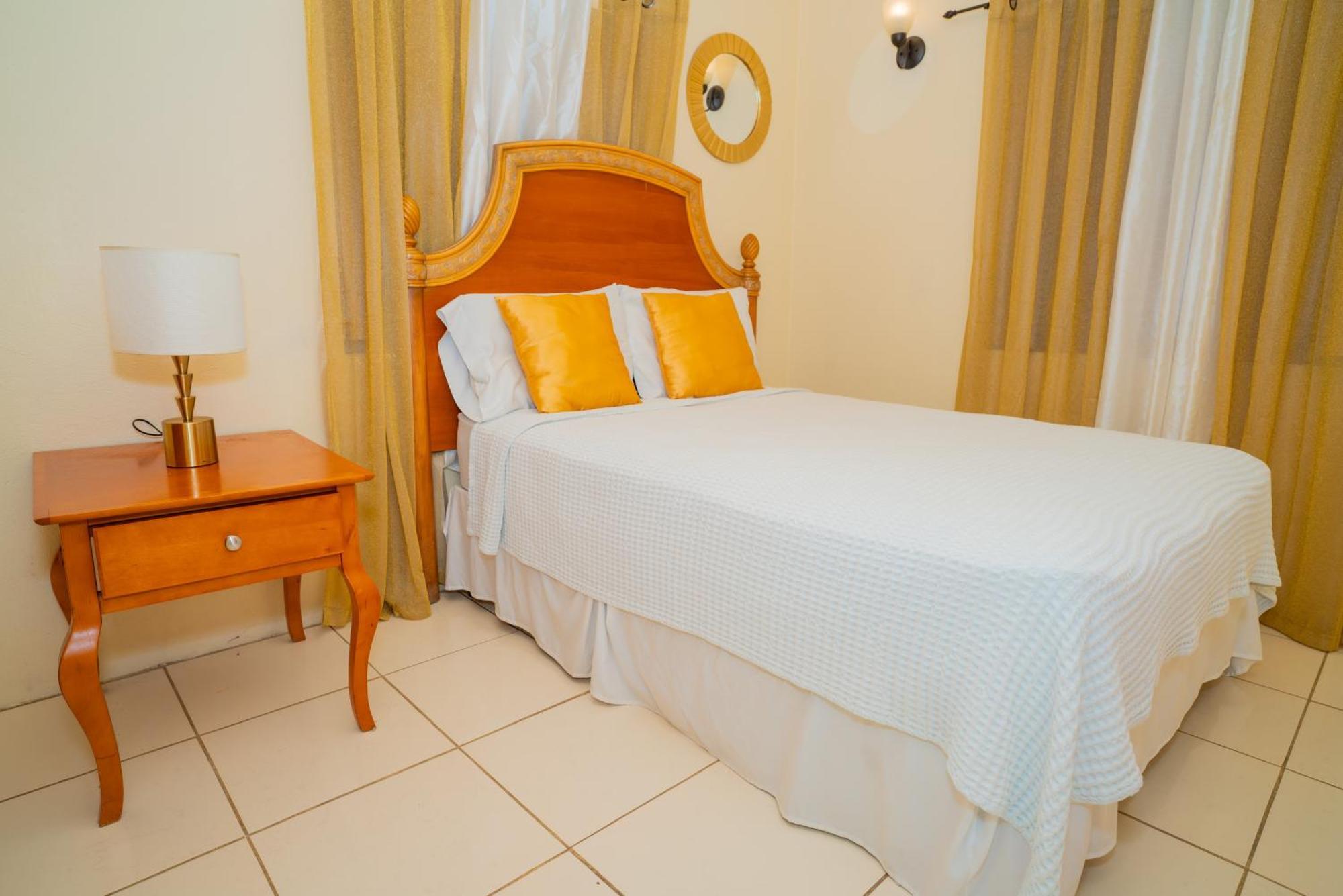 Connie'S Comfort Suites St. John's Luaran gambar