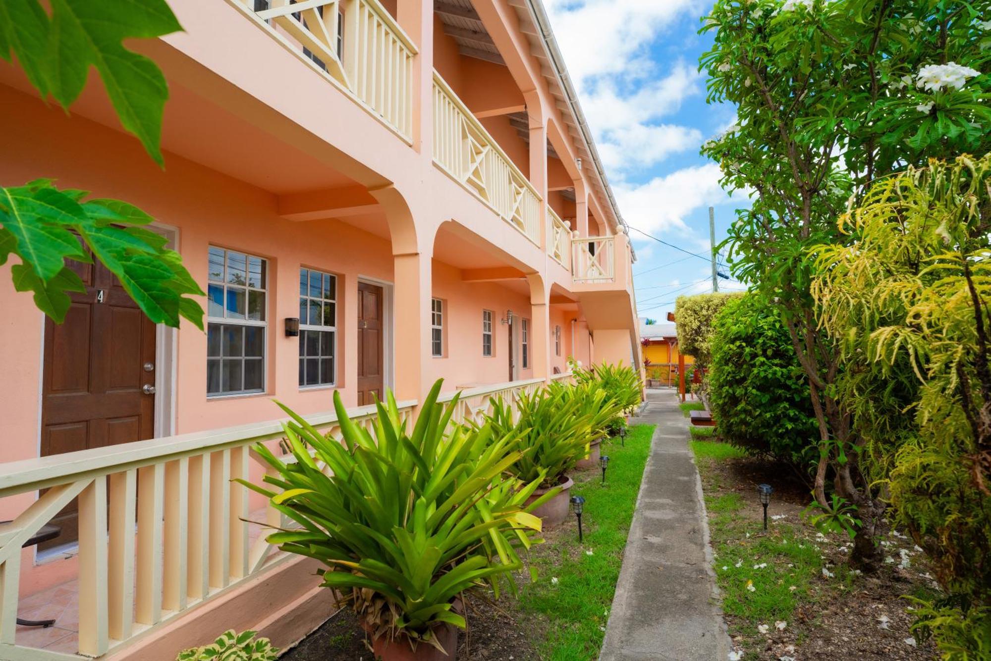 Connie'S Comfort Suites St. John's Luaran gambar