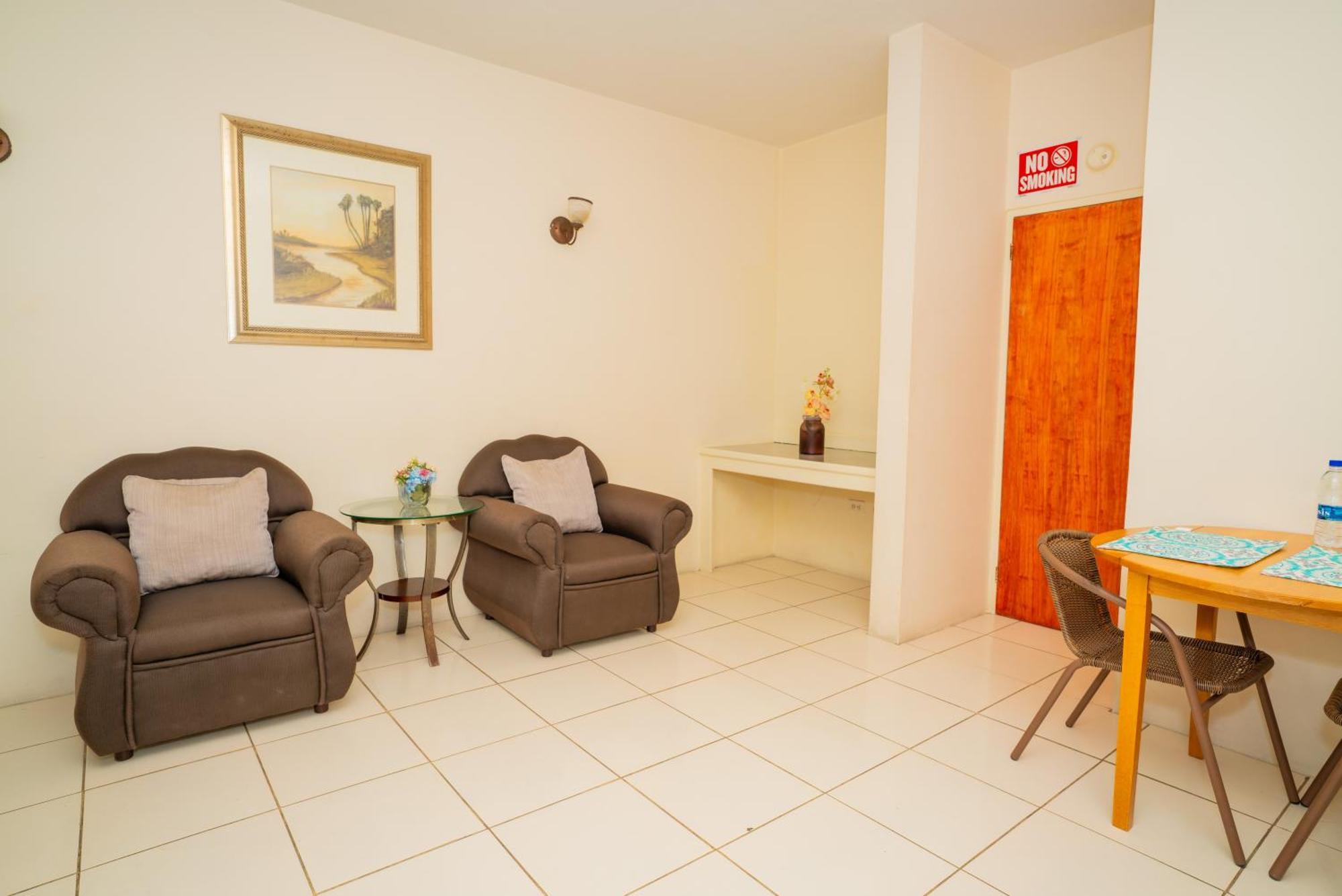 Connie'S Comfort Suites St. John's Luaran gambar