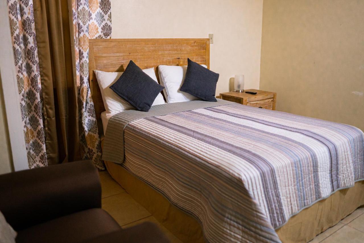 Connie'S Comfort Suites St. John's Luaran gambar