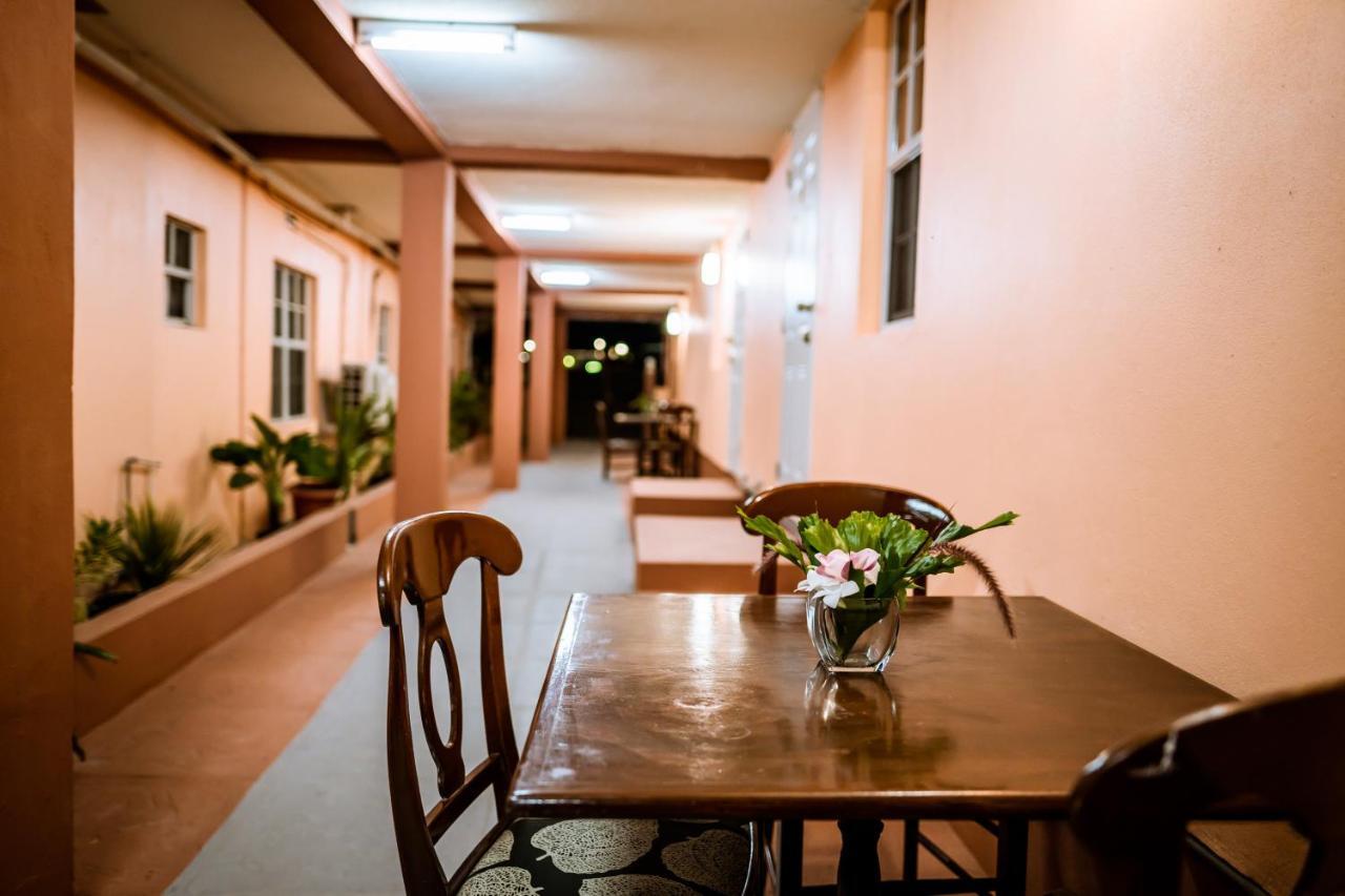 Connie'S Comfort Suites St. John's Luaran gambar